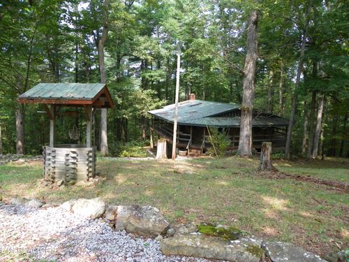 1555 Brown Creek Dr, Crossville, TN, 38571-3712 | Card Image