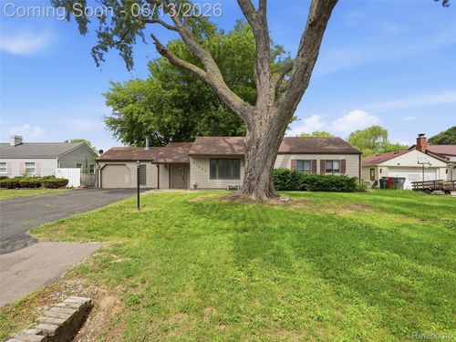 37843 Emery St, Clinton Township, MI, 48036-2519 | Card Image
