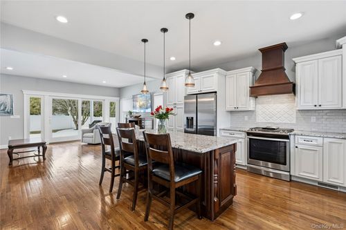 75 Syosset Circle, Oyster Bay, NY, 11791 | Card Image