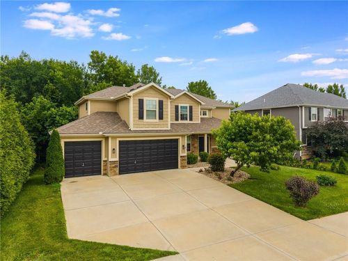 875 Clearview Dr, Lansing, KS, 66043-5205 | Card Image