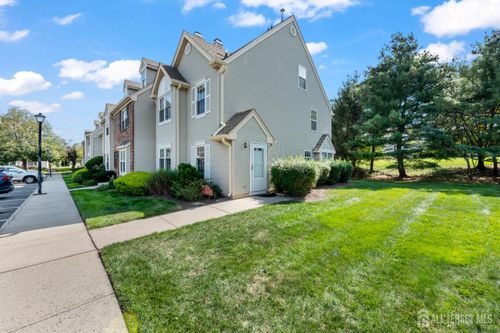 81 Maria Ct, Kendall Park, NJ, 08824-1526 | Card Image