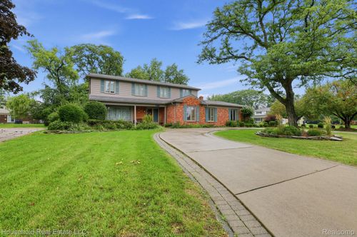 25711 Branchaster Rd, Farmington Hills, MI, 48336-1644 | Card Image