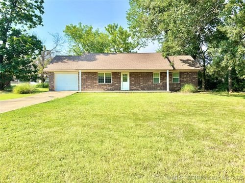 303 Nw J St, Stigler, OK, 74462-1976 | Card Image