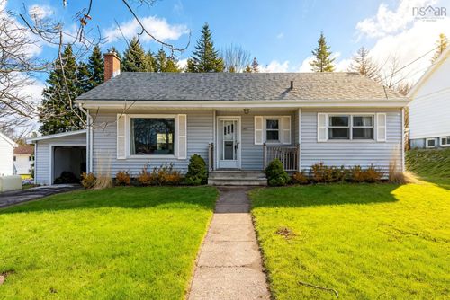 197 Pleasant St, Truro, NS, B2N3S7 | Card Image