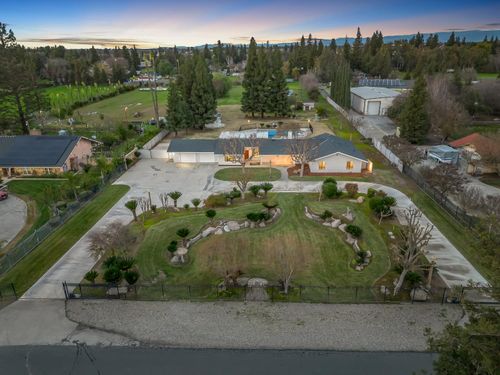 7284 W Rialto Ave, Fresno, CA, 93723-9464 | Card Image