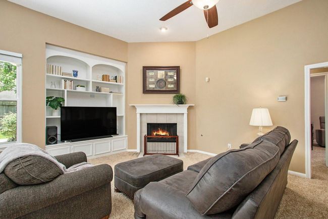 3702 Walden Dr, House other with 3 bedrooms, 2 bathrooms and 2 parking in Pearland TX | Image 6