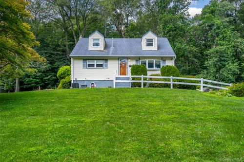 32 Badger St, New City, NY, 10956-1815 | Card Image