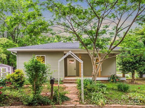 123 Edwards Ave, Swannanoa, NC, 28778-3104 | Card Image