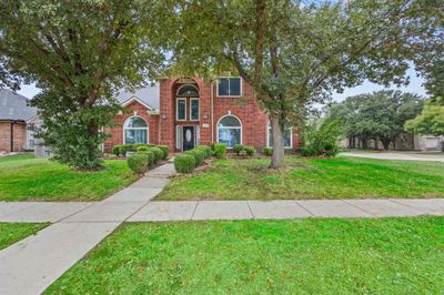 View of front of property featuring a front lawn | Image 1