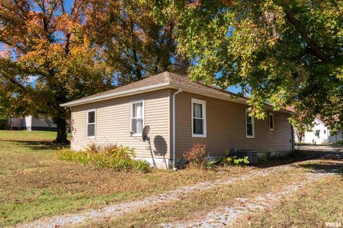 320 E Franklin Ave, Orient, IL, 62874-4224 | Card Image