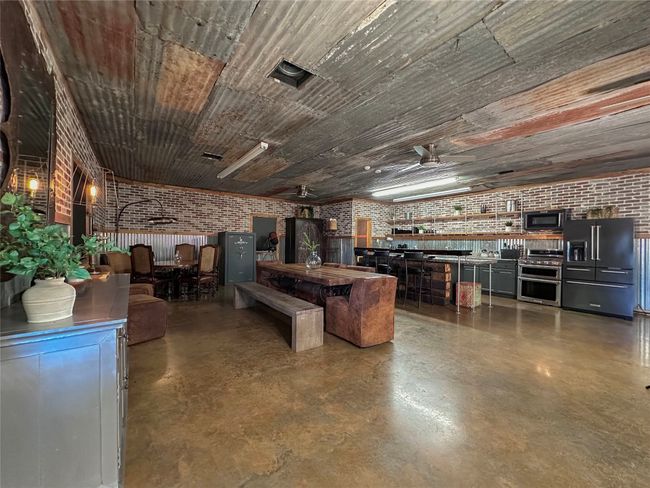 11001 Yankie Rd, Home with 3 bedrooms, 3 bathrooms and null parking in China Spring TX | Image 6