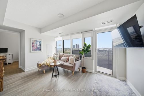 807-38 Monte Kwinter Crt, North York, ON, M3H0E2 | Card Image