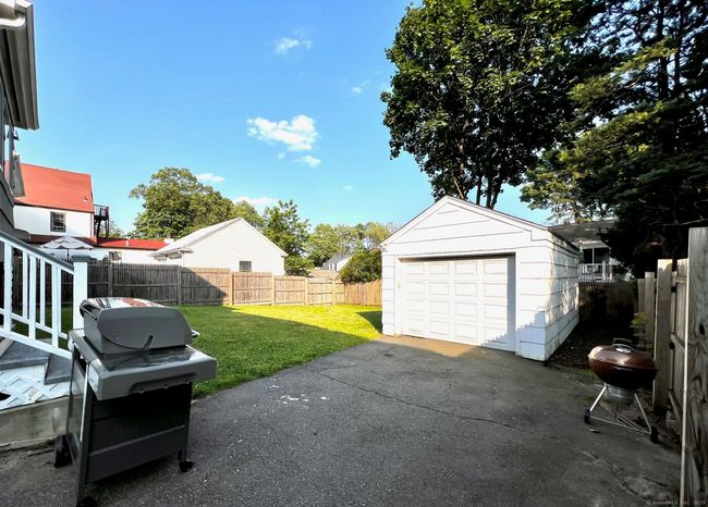 17 Rock Spring Rd, House other with 3 bedrooms, 3 bathrooms and null parking in Stamford CT | Image 24