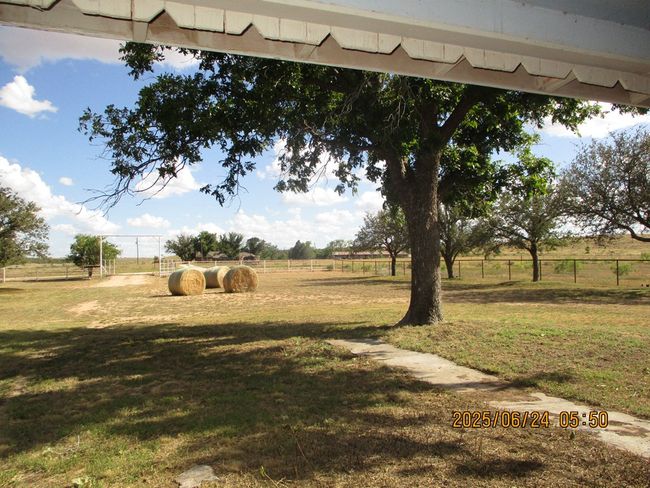 420 Juniper Rd, House other with 3 bedrooms, 2 bathrooms and 3 parking in Bronte TX | Image 20