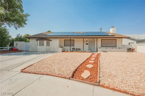 4420 Thompson Cir, Las Vegas, NV, 89107-2032 | Card Image