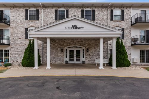 125 N University Dr, West Bend, WI, 53095-2967 | Card Image