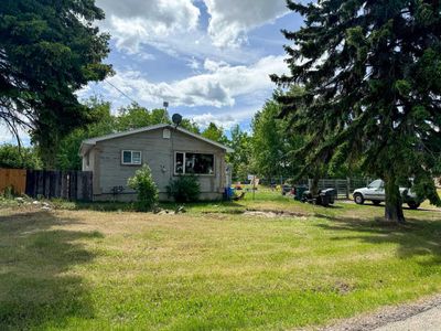 5115 46 St, House detached with 2 bedrooms, 1 bathrooms and 2 parking in Alix AB | Image 3