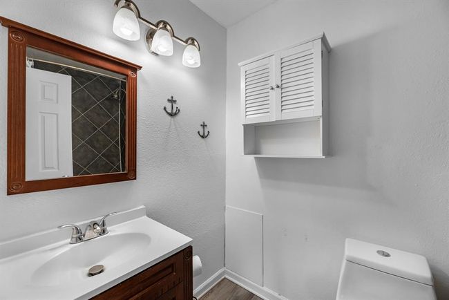 Bathroom. | Image 22