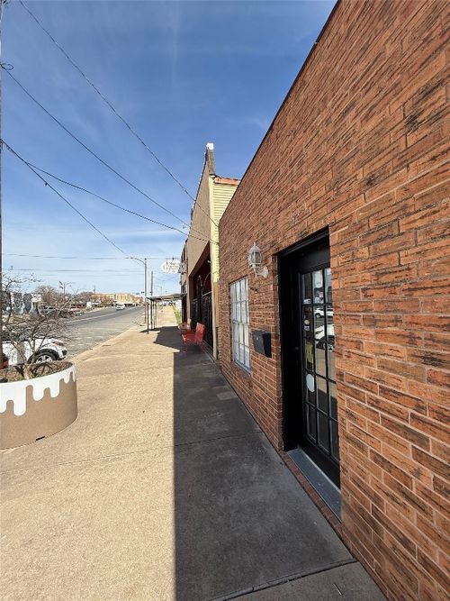 front-retail-and-4-storage-117 S Main Street, Elgin, TX, 78621 | Card Image