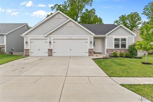 1010 Timber Bluff Dr, Wentzville, MO, 63385-2126 | Card Image