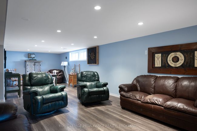 70 Briscoe St, House other with 4 bedrooms, 2 bathrooms and 4 parking in Amherstview ON | Image 23