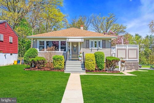 8 Rocky Brook Ct, Hightstown, NJ, 08520-4123 | Card Image