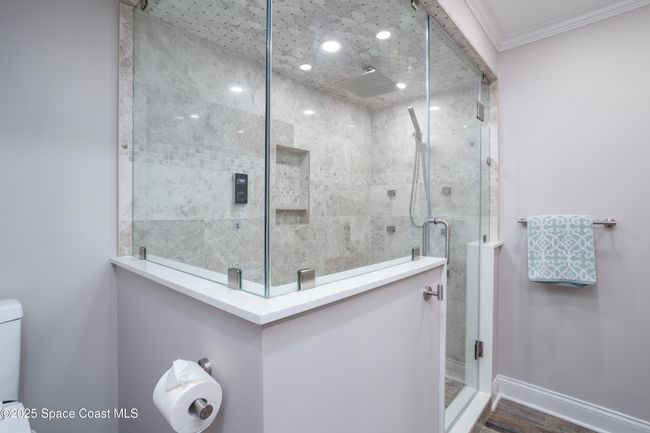 Floor to ceiling tile, glass comepletely enclosed, and is a steamer too. | Image 4