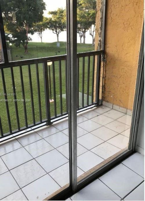 11-4719 Nw 7th St, Miami, FL, 33126-2262 | Card Image