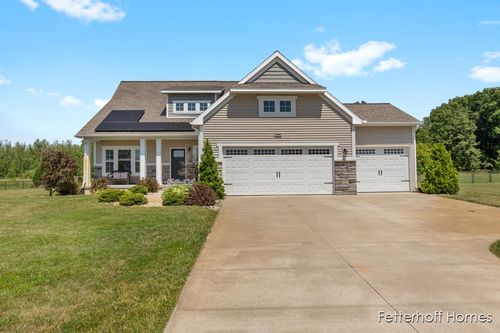 12240 White Cedar Dr, Cedar Springs, MI, 49319-7907 | Card Image