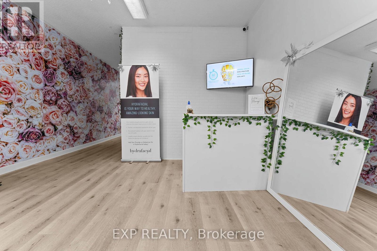 Commercial Lease in Mississauga (Port Credit) 4