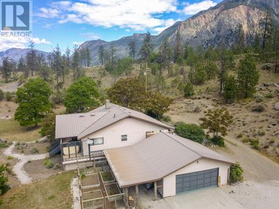 102 Pine Ridge Rd, House other with 2 bedrooms, 3 bathrooms and 4 parking in Lillooet BC | Image 3