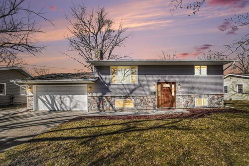 898 Riverview, Alma, MI, 48801 | Card Image