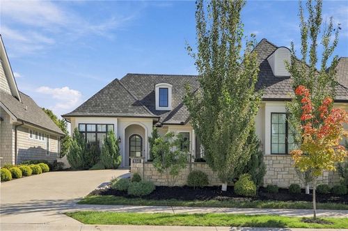 9341 Linden Reserve Dr, Prairie Village, KS, 66207-3419 | Card Image