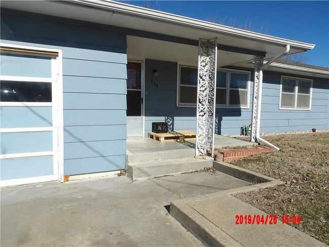 217 Warren St, House other with 3 bedrooms, 2 bathrooms and null parking in Garnett KS | Image 4