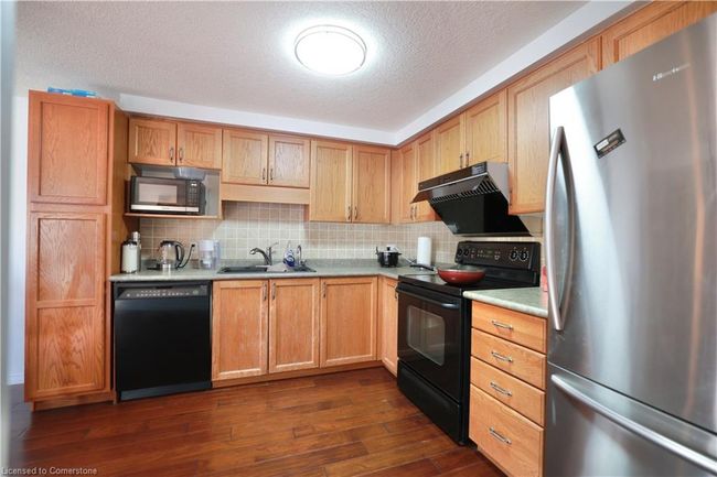 549 Violet St, Townhouse with 3 bedrooms, 3 bathrooms and 2 parking in Waterloo ON | Image 4