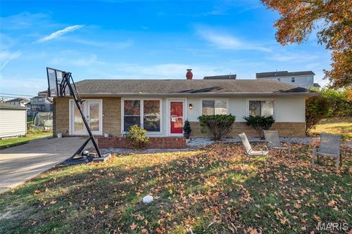 1004 Savoy Ln, Manchester, MO, 63011-4131 | Card Image