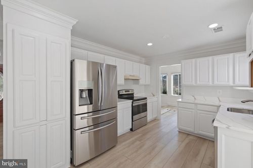 110 Sugarland Run Dr, STERLING, VA, 20164-1612 | Card Image