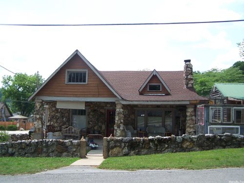 201 N Spring St, Hardy, AR, 72542-9436 | Card Image