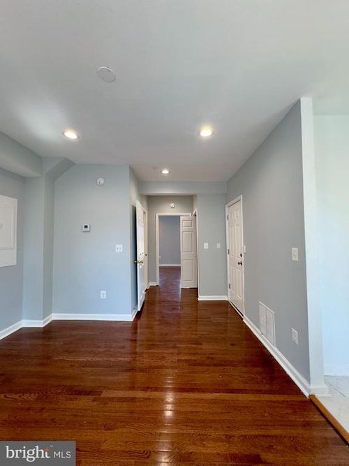 3-10 E Mulberry St, BALTIMORE, MD, 21202-2105 | Card Image