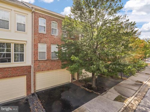 42539 Regal Wood Dr, BRAMBLETON, VA, 20148-5630 | Card Image
