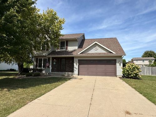 1537 Silver Valley Dr, De Witt, IA, 52742-1062 | Card Image