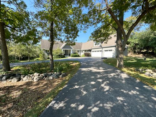 W315S3221 Harvest View Dr, Waukesha, WI, 53189-9094 | Card Image