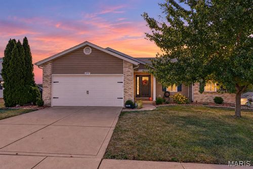2727 Providence Ridge Dr, Wentzville, MO, 63385-3705 | Card Image