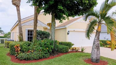 212 Berenger Walk, House other with 3 bedrooms, 2 bathrooms and null parking in Royal Palm Beach FL | Image 3