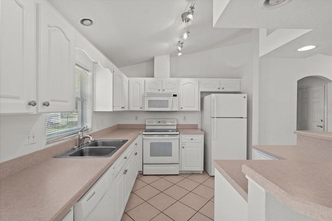 2732 Alamanda Dr, House other with 3 bedrooms, 2 bathrooms and null parking in Edgewater FL | Image 9