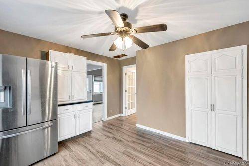 143 Blacksmith Rd E, Levittown, NY, 11756-3127 | Card Image