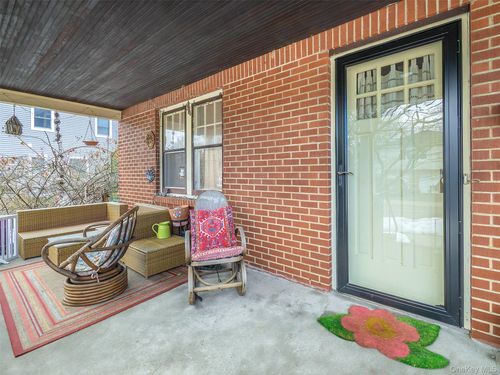 7 Cherry St, Glen Head, NY, 11545-1801 | Card Image