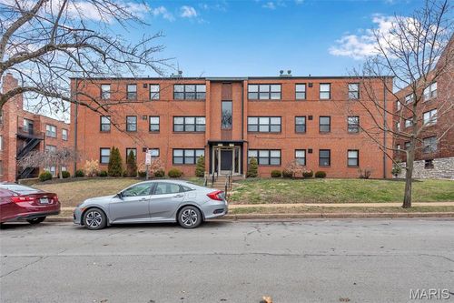 7553 Buckingham Dr, Clayton, MO, 63105-3364 | Card Image