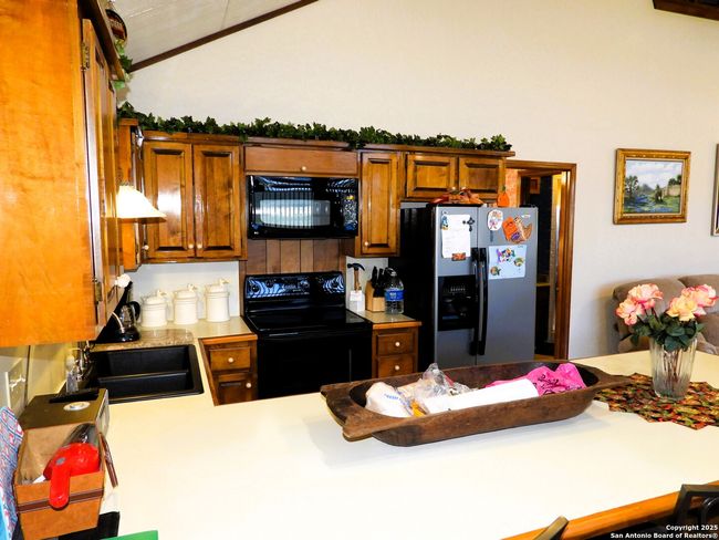 3078 Goat Hill Rd, House other with 4 bedrooms, 4 bathrooms and null parking in Lakehills TX | Image 11