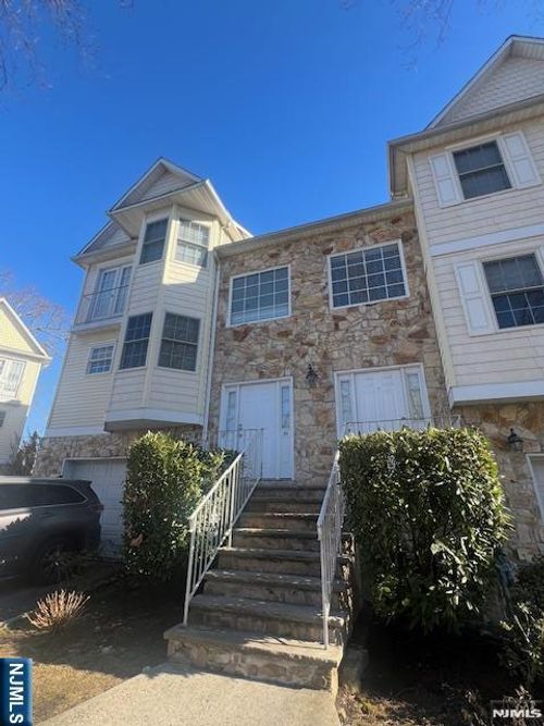 30 Belle Oak Ln, Belleville, NJ, 07109-2184 | Card Image
